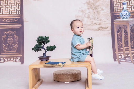 泉州宝宝眼睛肿是什么原因