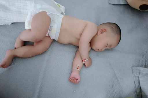 泉州宝宝总是摇头怎么回事